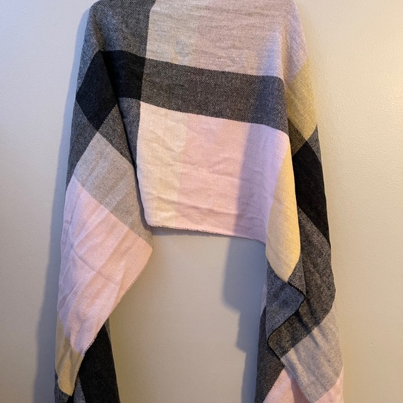 Scarf - Picture 1 of 2